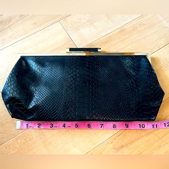 I.N.C INTERNACIONAL CONCEPTS Clutch Alligator pattern - Picture 5 of 6